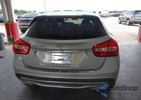 2015 Mercedes-Benz Gla 250 z USA, uszkodzony, nr VIN WDCTG4EB2FJ183151